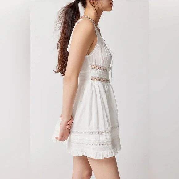 URBAN OUTFITTERS— Angelina Lace-Inset Mini Dress - Picture 10 of 11